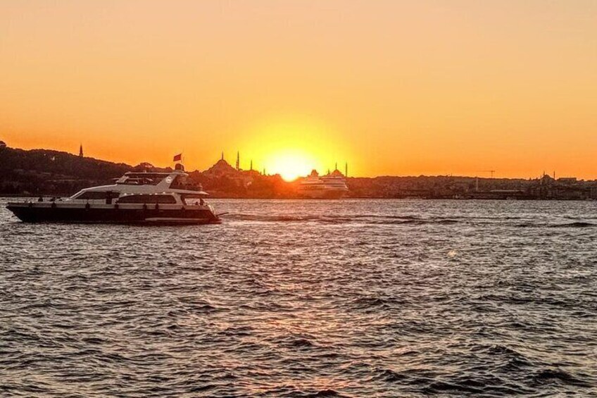 Bosphorus Dinner Cruise with Dinner