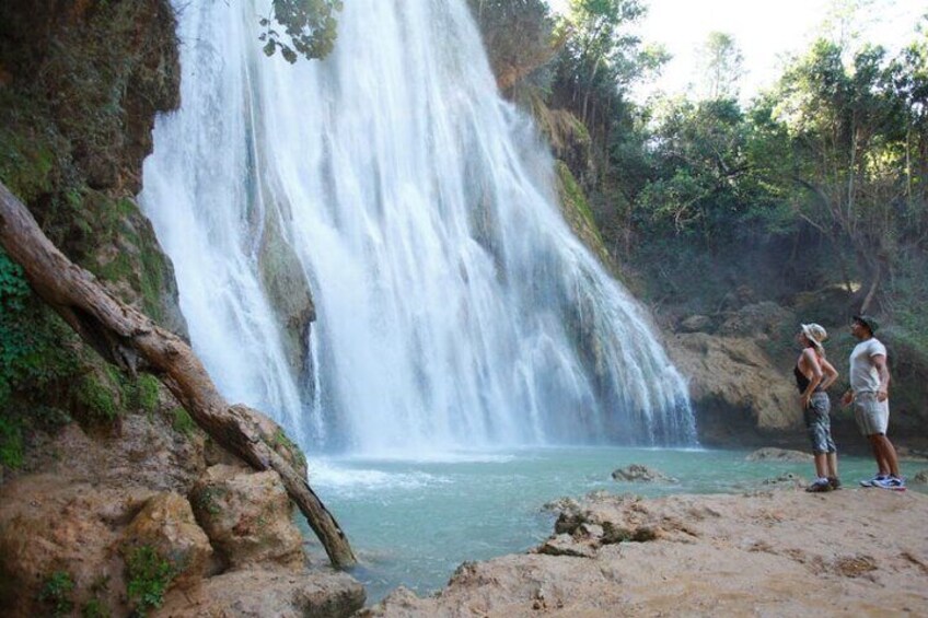 Tour to El Limón waterfall with lunch included from Saman special for cruisers