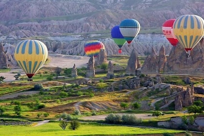 From Istanbul to Cappadocia,Ephesus and Pamukkale tour by plane 5 days
