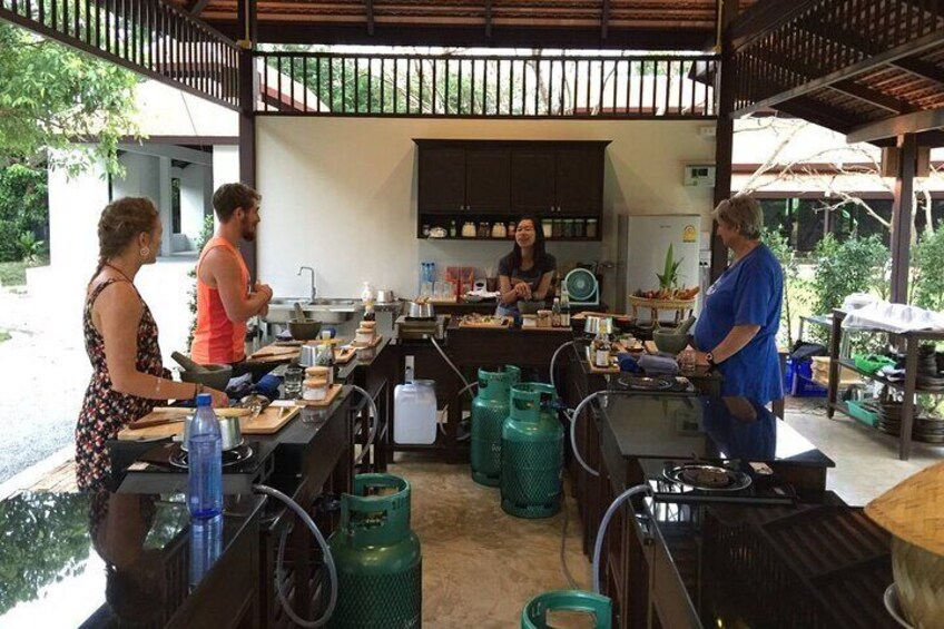 Morning Cooking Class in Traditional Pavilion with Beautiful Garden - Chiang Mai