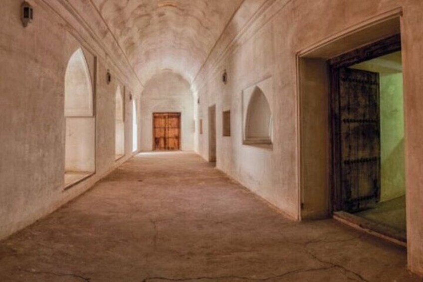 Private Day Trip to Wadi Al Hoqain & Al Hazm Castle