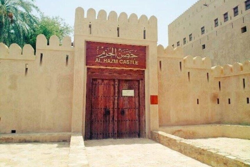 Private Day Trip to Wadi Al Hoqain & Al Hazm Castle