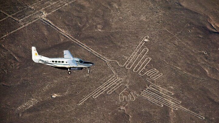 2d/1n Tour: Flight to the Nazca, Paracas and Huacachina Lines