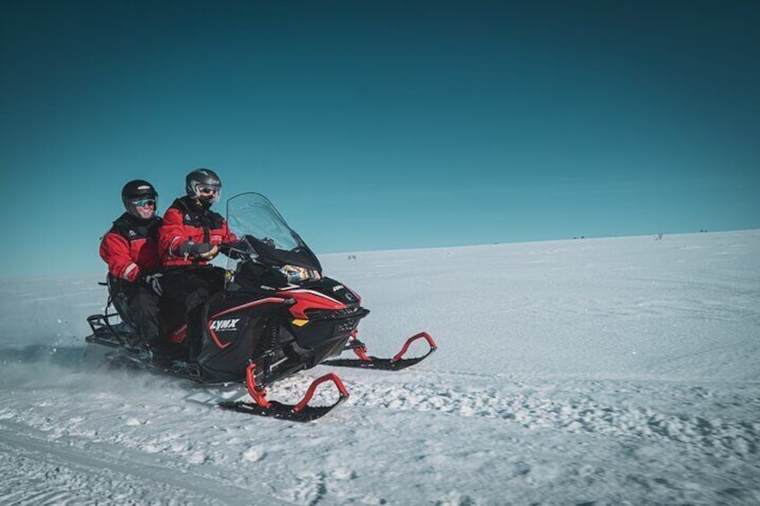 Historical Snowmobile Tour Across Finnmarksvidda