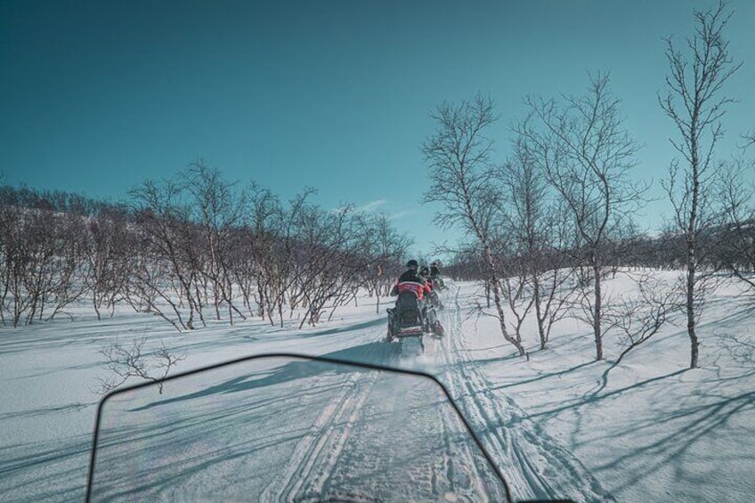 Historical Snowmobile Tour Across Finnmarksvidda