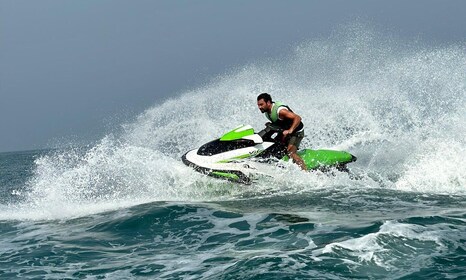 Dubai: Guidet jetski-tur med udsigt over Dubai Eye og Palmen