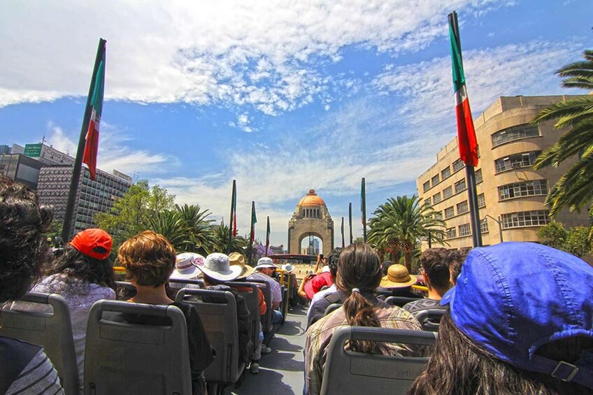 Hop-on Hop-off City Tour CDMX and Viewpoint CETRO 360 WTC