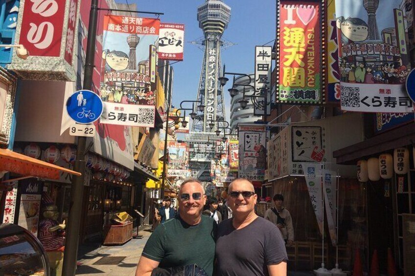 Private Osaka Tour with Government Licencsed Guide and Vehicle (Max 7 persons)