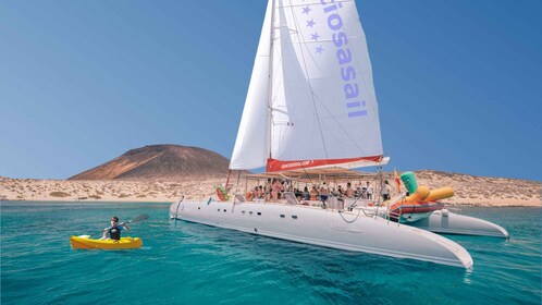 Depuis Lanzarote : Excursion d'une journée à la voile autour de La Graciosa