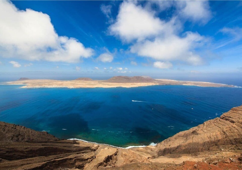 Picture 13 for Activity Lanzarote: Teguise Craft Market and La Graciosa Island Tour