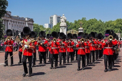 Changing of the Guard Walking Tour in London