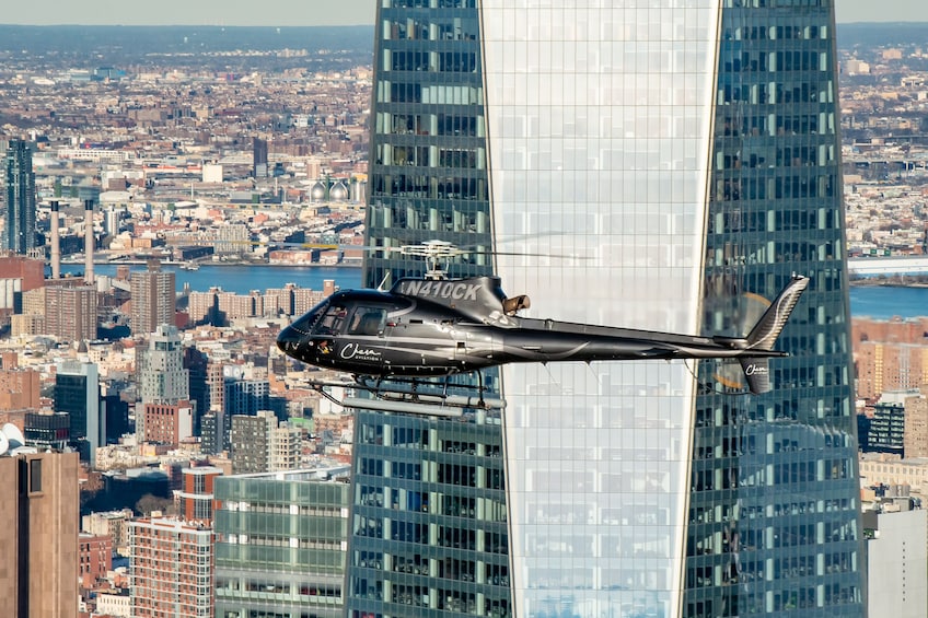 The Empire Helicopter Tour of New York (25-30 Minutes)