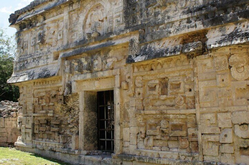 Small group Chichen-Itza, cenote IkKil, Valladolid and Tequila tour with pick up