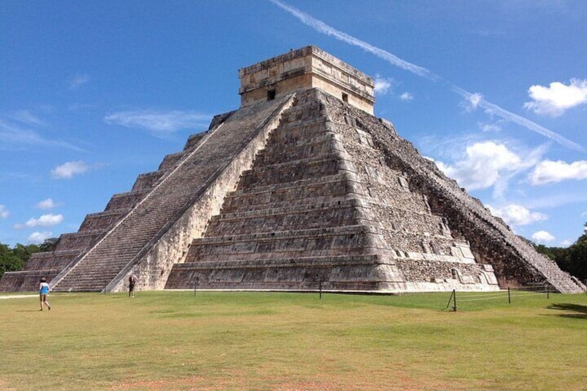 Small group Chichen-Itza, two cenotes, Valladolid and Tequila