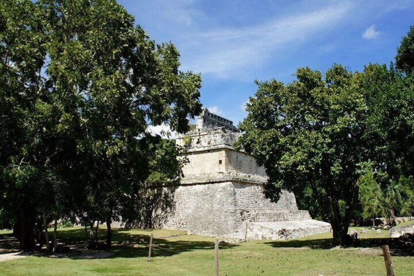 Small group Chichen-Itza, cenote IkKil, Valladolid and Tequila tour with pick up