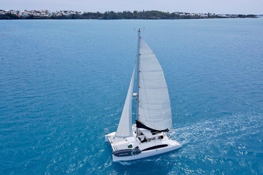 Kona, Sailing along the North Shore of Bermuda