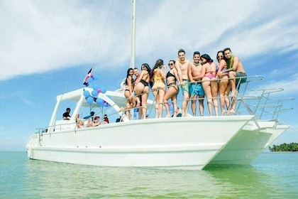 Private Party Boat Tour From Punta Cana with Drinks