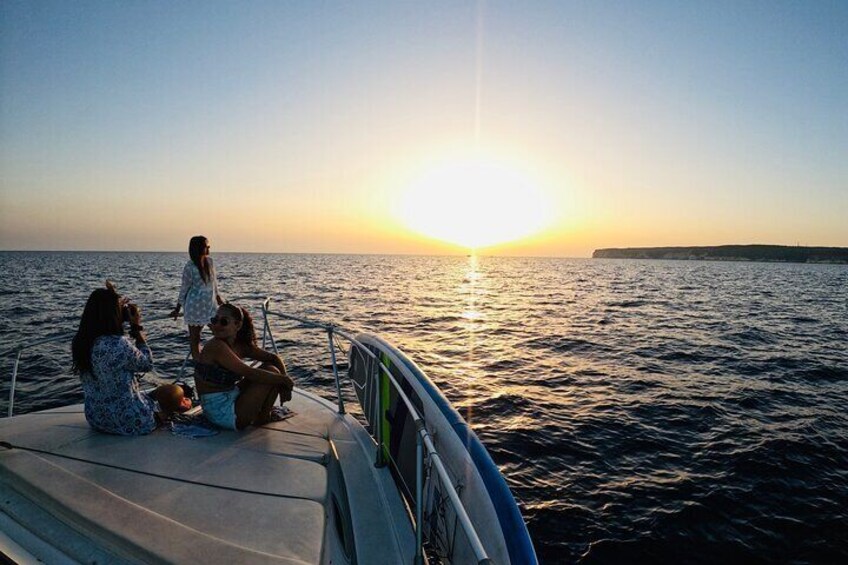 3-Hour Sunset Boat Trip with Dolphin Watching