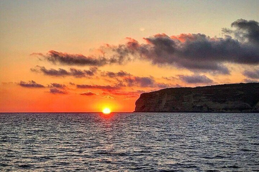 3-Hour Sunset Boat Trip with Dolphin Watching