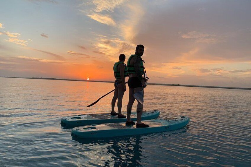 Paddleboard sunrise tour in the seven colors lagoon of Bacalar 