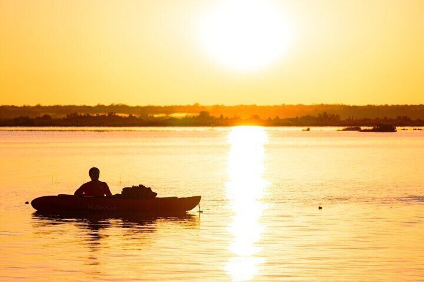 Paddleboard sunrise tour in the seven colors lagoon of Bacalar 