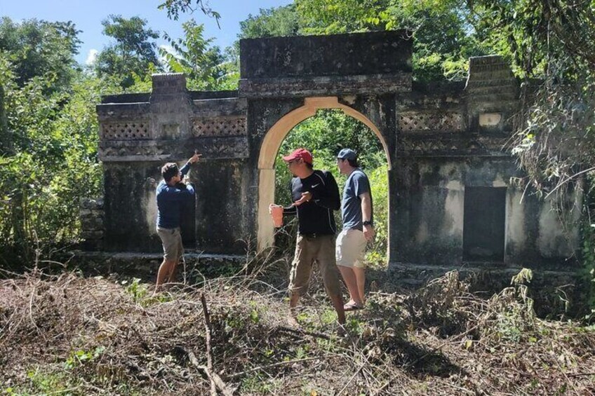 Private Cozumel Cave and Ruin Exploration Tour with Picnic