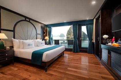 3-Day Luxury HaLong Bay with Aspira Cruise: kayaking, meals, cave