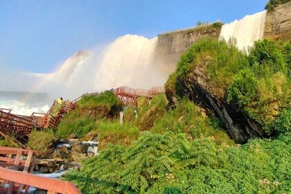 Canada/USA Incredible Wonder Tour of both sides of Niagara Falls