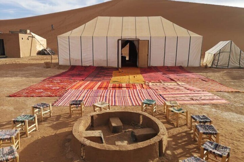 Stable bivouac in the desert