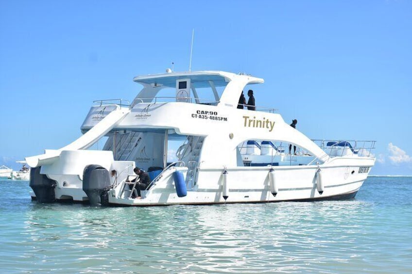 Punta Cana Booze Cruise: Snorkeling and Sand-Bar with Entertainment Team