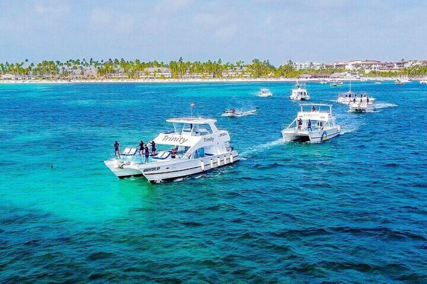 Punta Cana Booze Cruise: Snorkeling and Sand-Bar with Entertainment Team