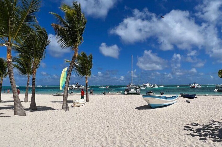 Punta Cana Booze Cruise: Snorkeling and Sand-Bar with Entertainment Team