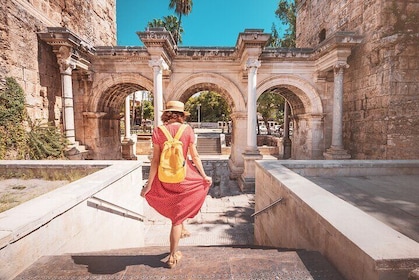 Excursión de Día Completo por la ciudad de Antalya , con Cascadas y Telefér...