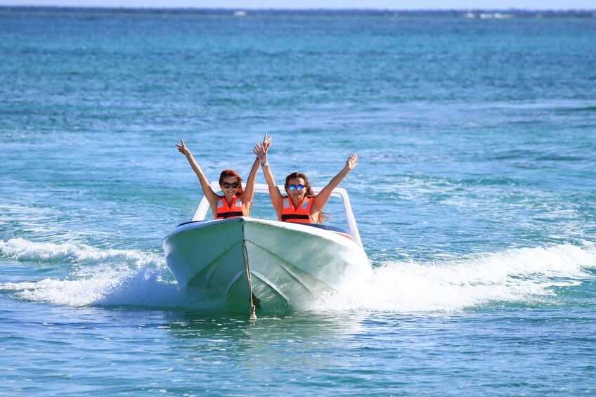 COMBO MAROMA BEACH: SPEED BOAT & WAVE RUNNER