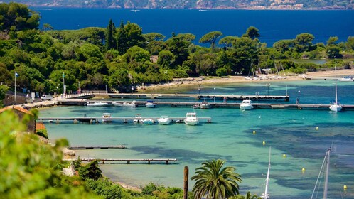 Cannes: viaje privado en barco a las islas Lerins y Cap d'Antibes