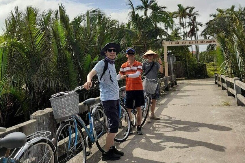 Eco Bike Tour and Vietnamese Lunch or Dinner in Hoi An