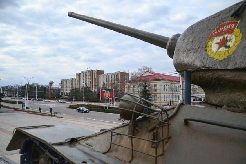 T-34 and Supreme Soviet at the background. Real combat tank. Tours by Anton Dendemarchenko. Welcome to Transnistria, we make cognac not war ☭