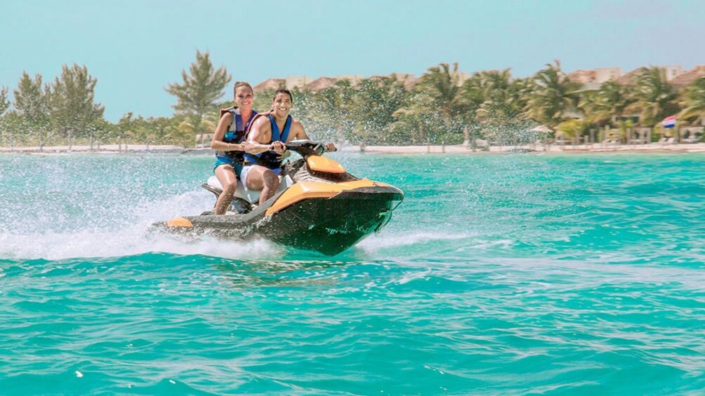 Sunny day on the waverunner Tour in Cancun 