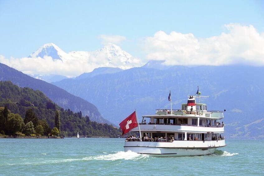 Full-Day Tour Beatus Caves and Lake Thun Cruise