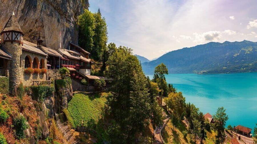Full-Day Tour Beatus Caves and Lake Thun Cruise