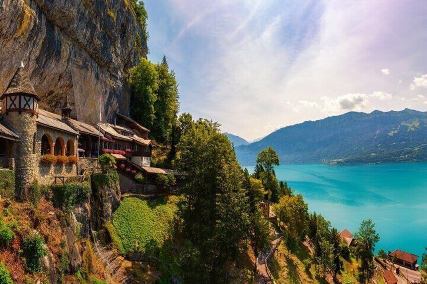 Full-Day Tour Beatus Caves and Lake Thun Cruise 