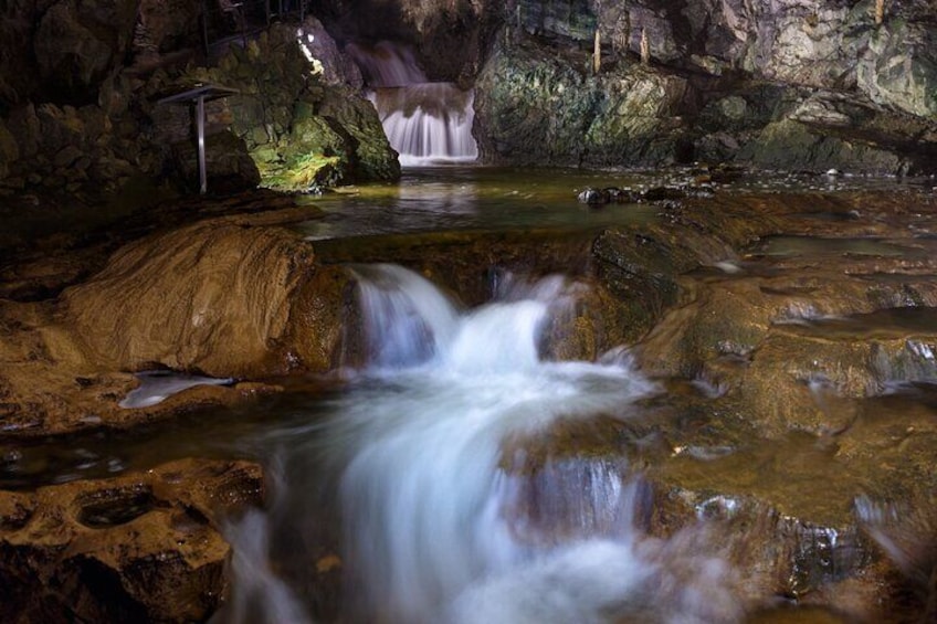Full-Day Tour Beatus Caves and Lake Thun Cruise