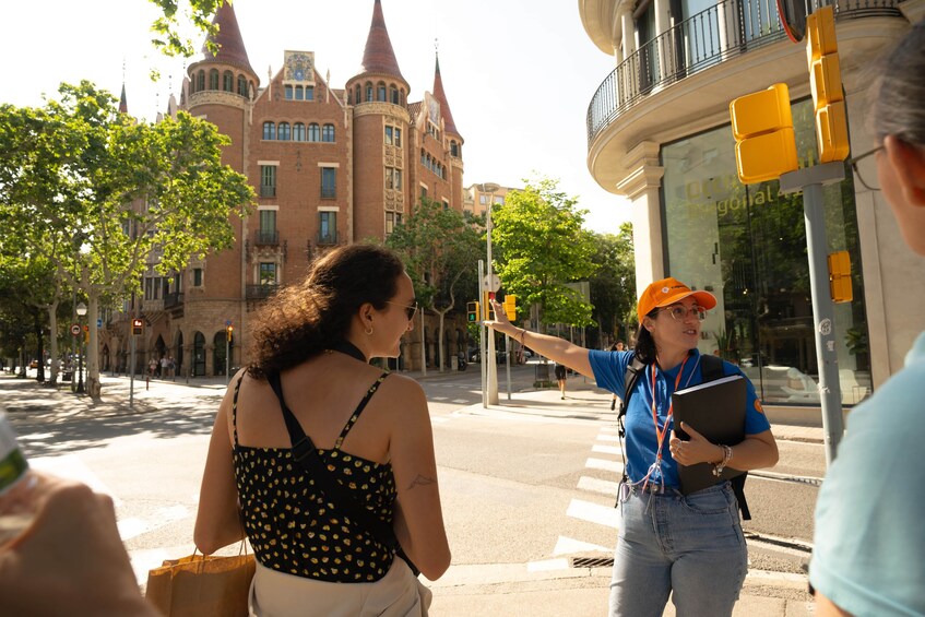 Barcelona Architecture Walking Tour With Casa Batlló Upgrade