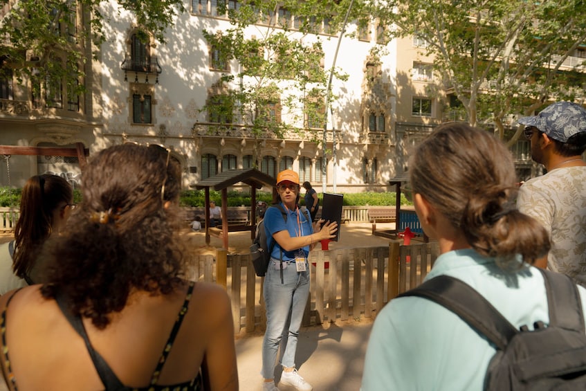 Barcelona Architecture Walking Tour With Casa Batlló Upgrade