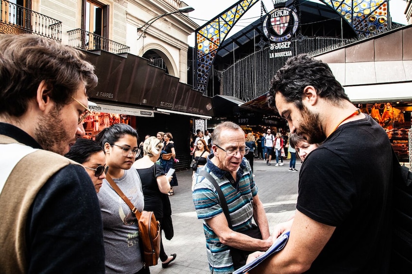 Barcelona Markets Walking Tour: Las Ramblas, La Boquería, and Beyond