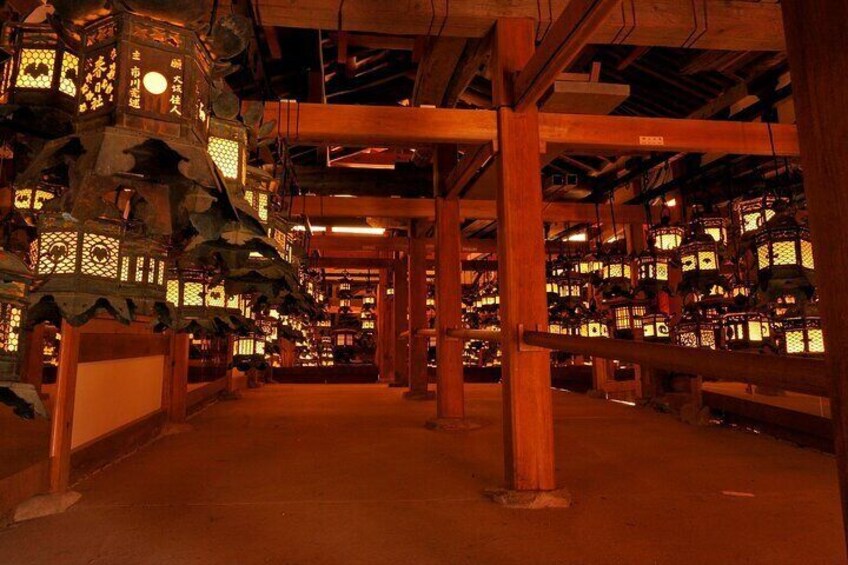 Kasuga Taisha Shrine [Photo courtesy of Nara Visitors Bureau]