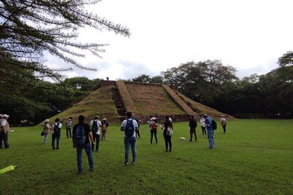 Día completo de exploración arqueológica en El Salvador y taller sobre índi...