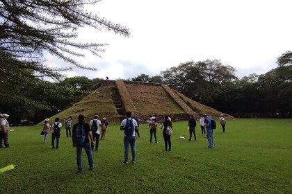 Full-Day El Salvador Archaeological Exploration and Sunset at a Mayan Pyram...