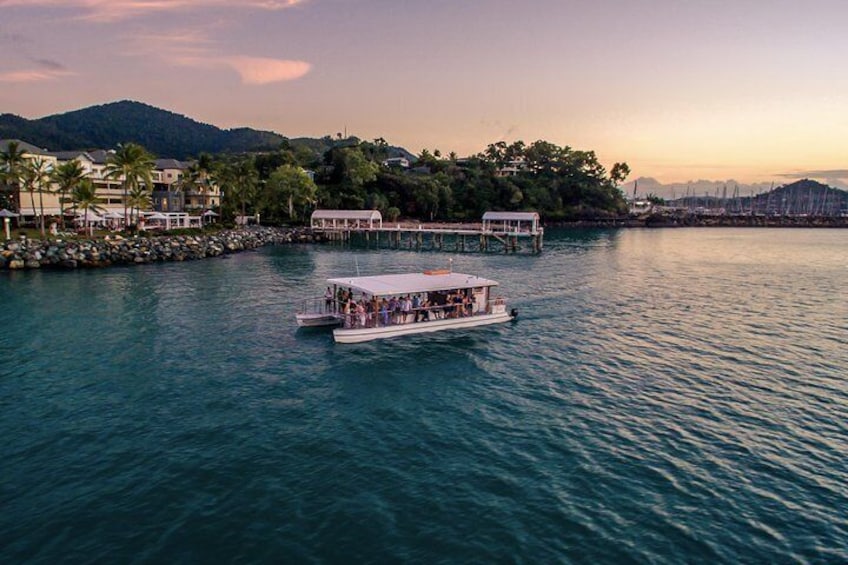 Enjoy a Sundowner Sunset Cruise along the Airlie Beach waterfront all year round 
