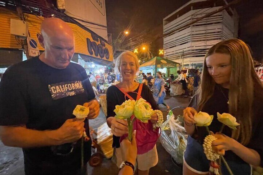 Tuk-tuk tour Bangkok by Night with Chinatown dinner and hotel transfers